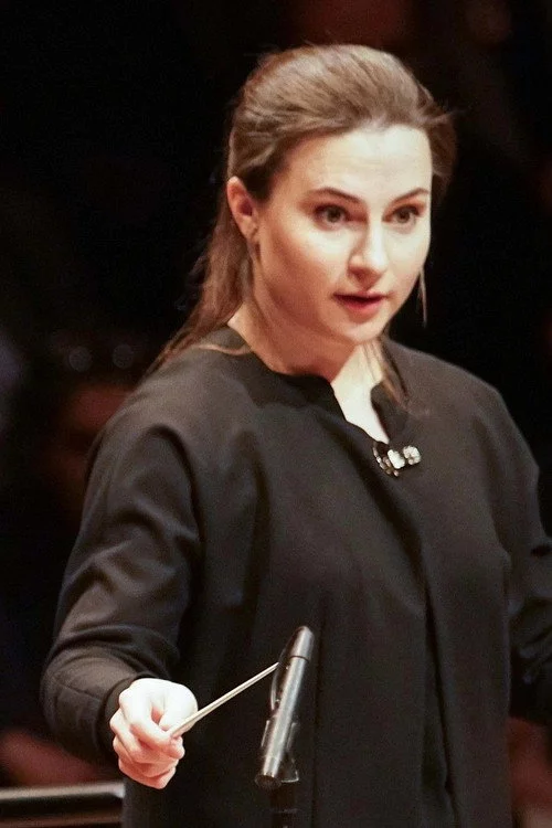 Liubov Nosova dirige le Paris Mozart Orchestra La Maestra 2024
