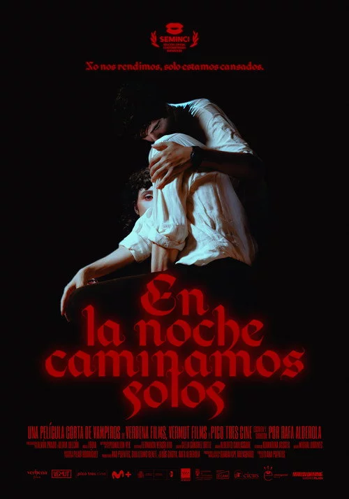 En la noche caminamos solos
