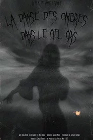La danse des ombres dans le ciel gris