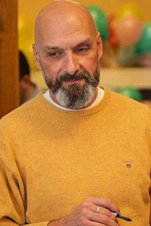 Олег Любаев